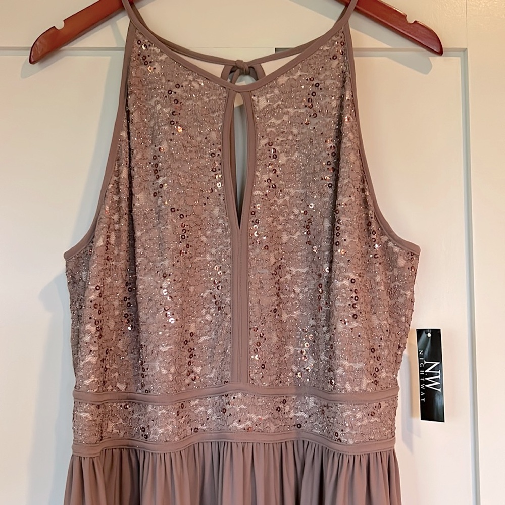 NW nightway Formal Dress. Size 18w New w Tag. Made in USA. Very Pretty in person